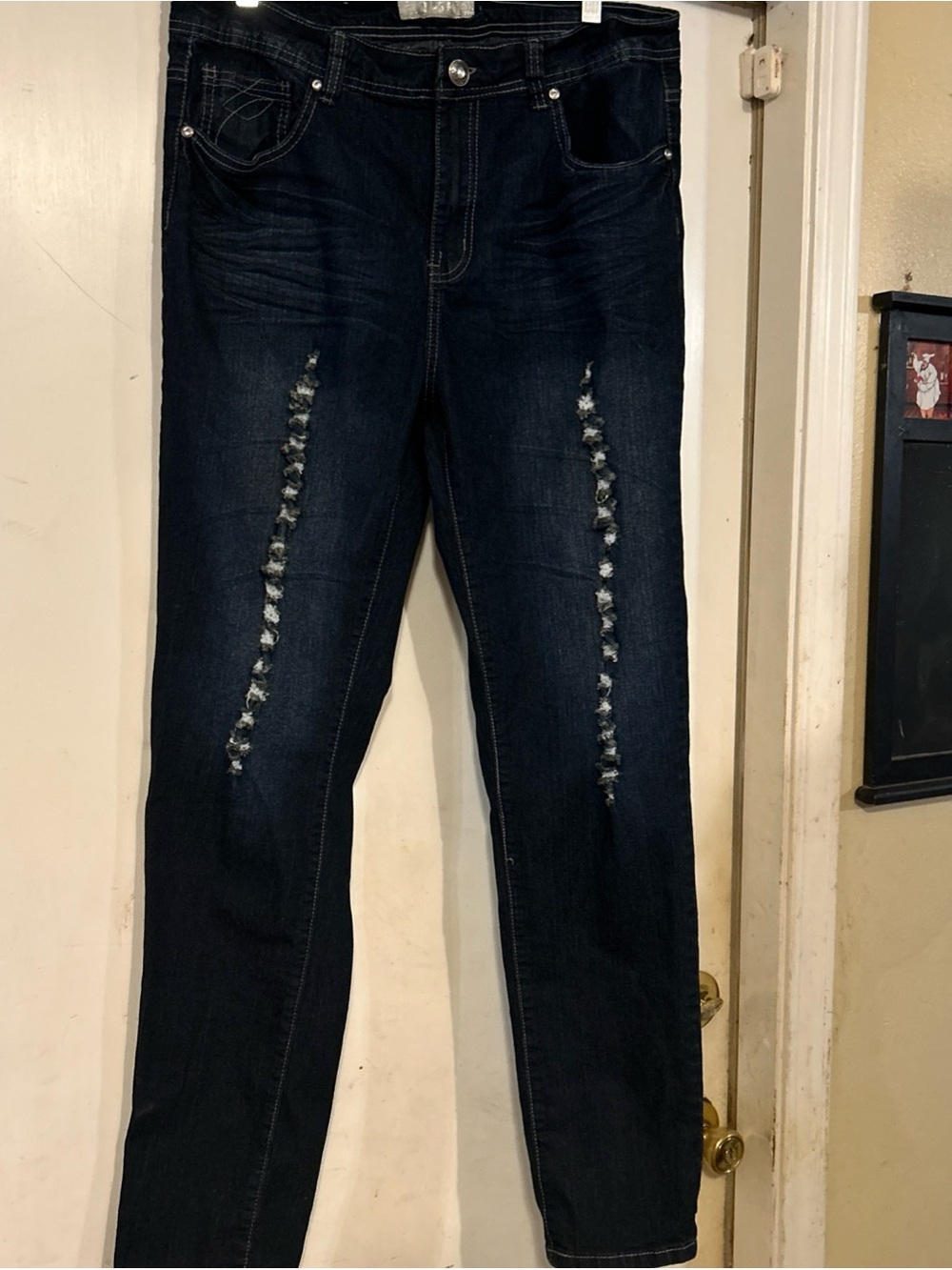 Straight-Leg Dark Blue Women’s Jeans with Front Frayed Detail